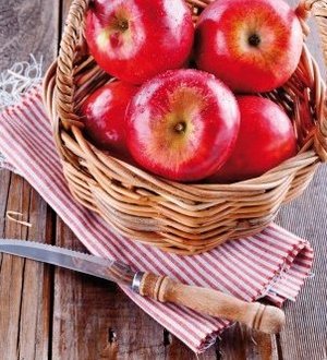 [Translate to Czech Republic - Czech:] basket with red apples